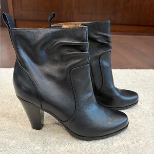 NWOB Söfft Toby Black Leather Booties Size 8.5